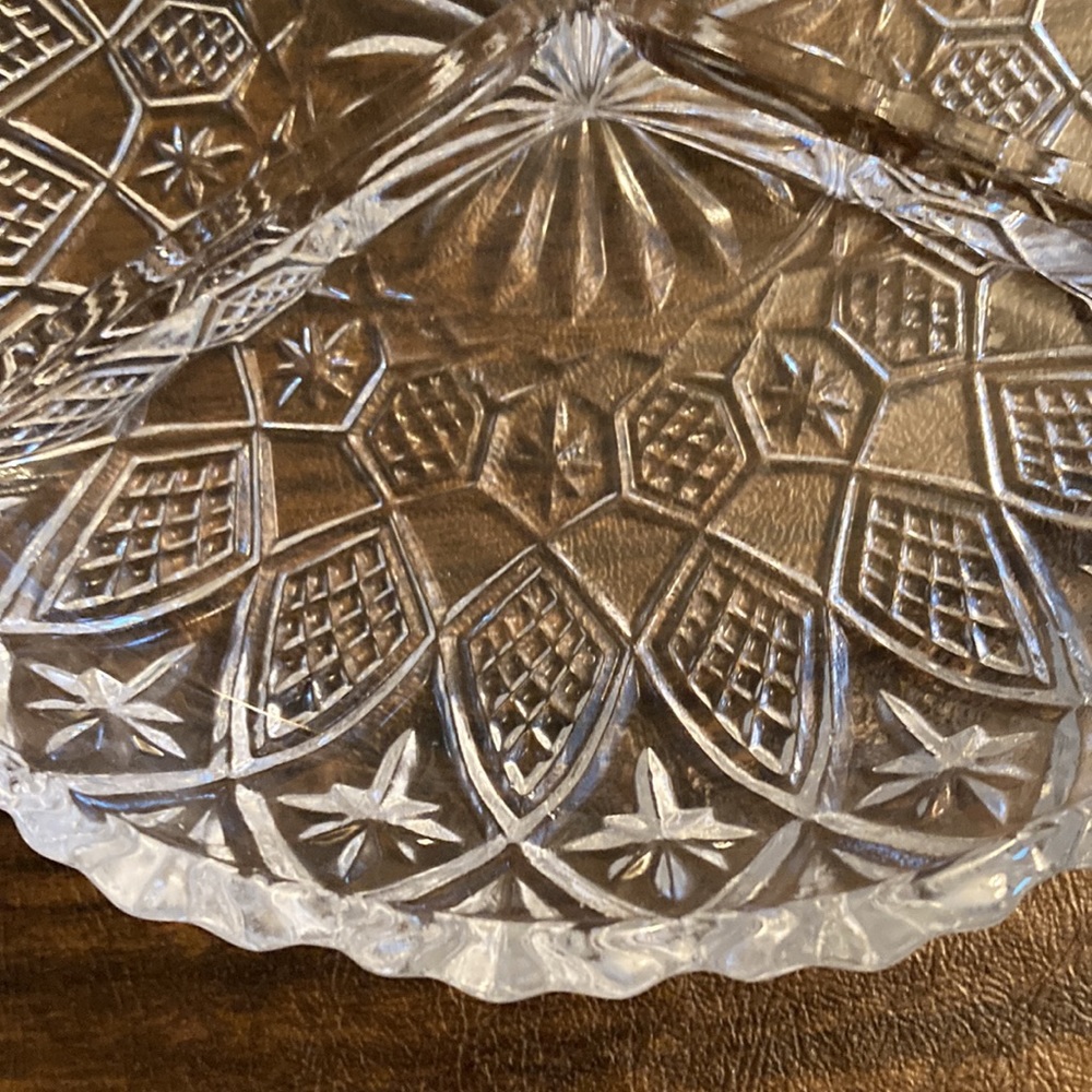 Vintage 8” Round 3 Divided Sections Glass Dish - Picture 4 of 7